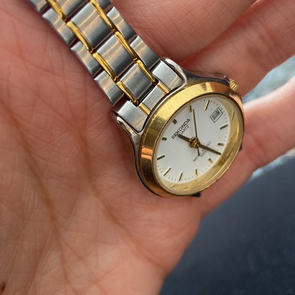 Silver and gold stainless steel watch - Picture 6 of 6